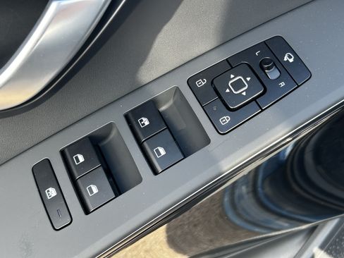 Used 2025 Kia Niro EX Touring FWD image 19