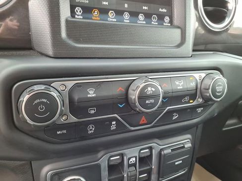 Used 2021 Jeep Wrangler Unlimited Sahara image 27