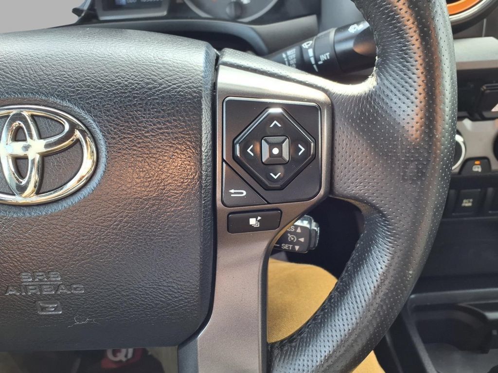Used 2017 Toyota Tacoma TRD Off-Road AWD/4WD image 15
