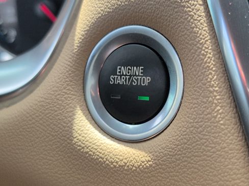 Used 2023 Chevrolet Traverse Premier FWD image 22