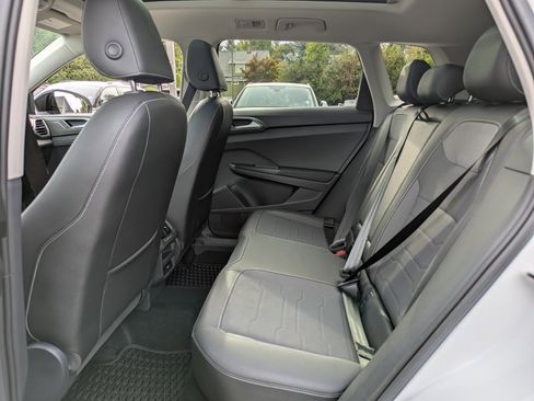 Used 2025 Volkswagen Taos SE image 28