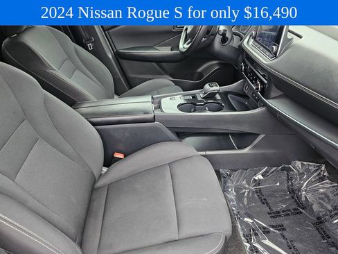 Used 2024 Nissan Rogue S FWD image 11