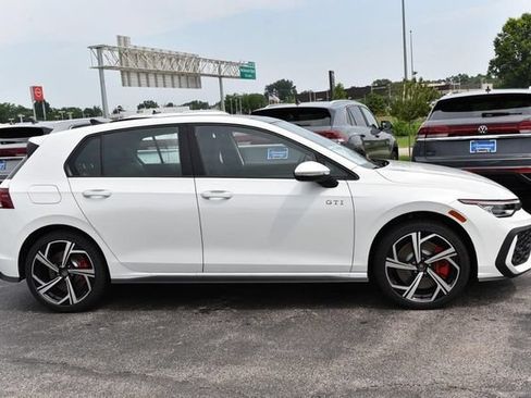 New 2026 Volkswagen GTI SE FWD image 5