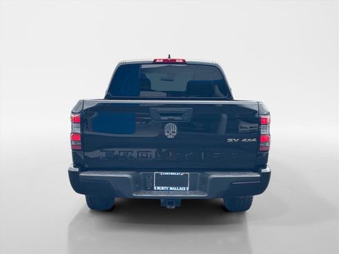 Used 2022 Nissan Frontier SV AWD/4WD image 6