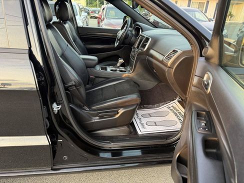 Used 2018 Jeep Grand Cherokee Altitude RWD image 13