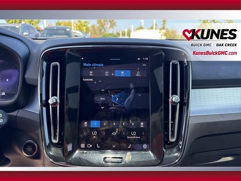 Used 2024 Volvo XC40 B5 Core image 20