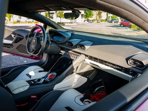 Used 2022 Lamborghini Huracan EVO RWD image 16