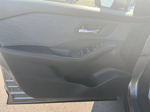 Used 2023 Nissan Rogue SV AWD/4WD image 11