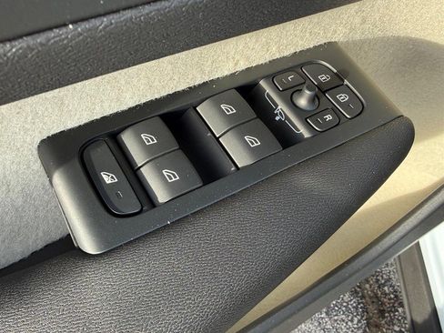 New 2026 Volvo XC40 B5 Plus w/ Protection Package Premier image 9