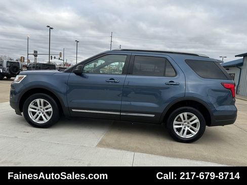 Used 2018 Ford Explorer XLT image 9