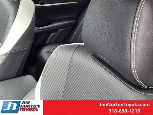 Used 2025 Toyota Camry SE w/ Convenience Package FWD image 16