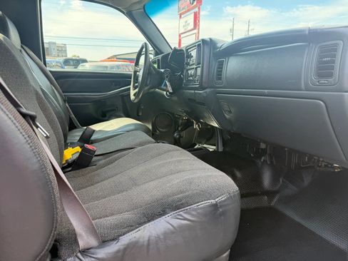 Used 2002 Chevrolet Silverado 2500 4x4 Regular Cab image 16