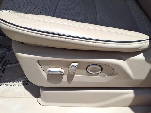 Used 2024 Cadillac Escalade Premium Luxury AWD/4WD image 22