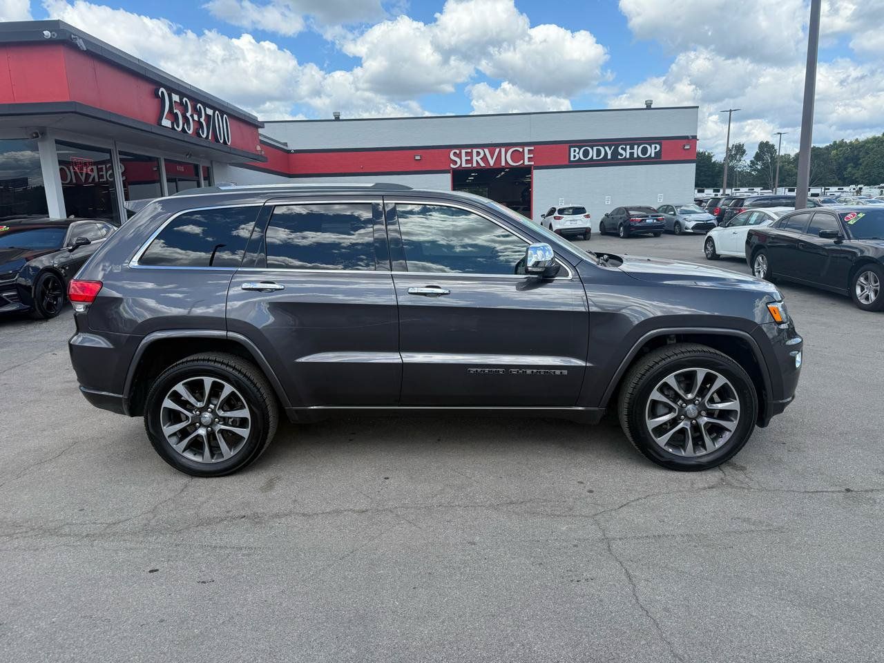 Used 2018 Jeep Grand Cherokee Overland w/ Trailer Tow Group IV RWD image 2