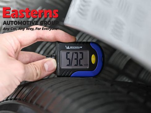 Used 2023 Chrysler Pacifica Touring-L FWD image 28