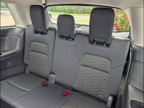 Used 2025 Nissan Pathfinder SV AWD/4WD image 11