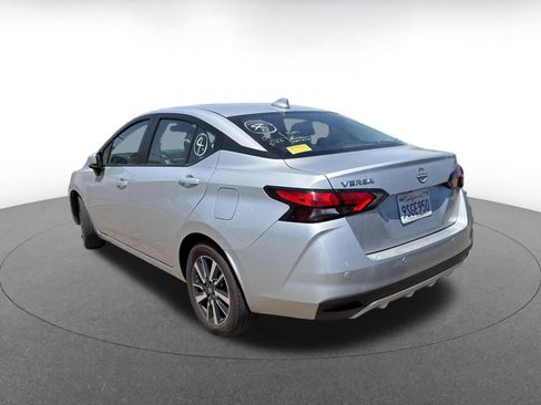 Used 2025 Nissan Versa SV FWD image 5