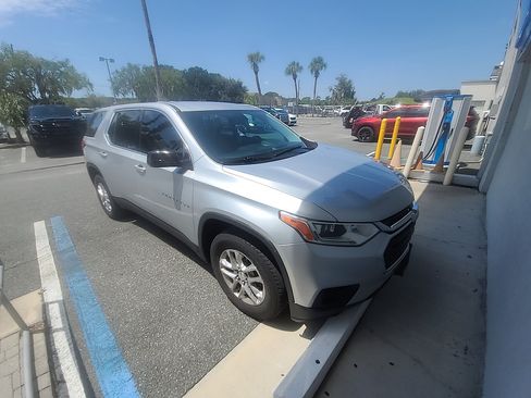 Used 2020 Chevrolet Traverse LS FWD image 1