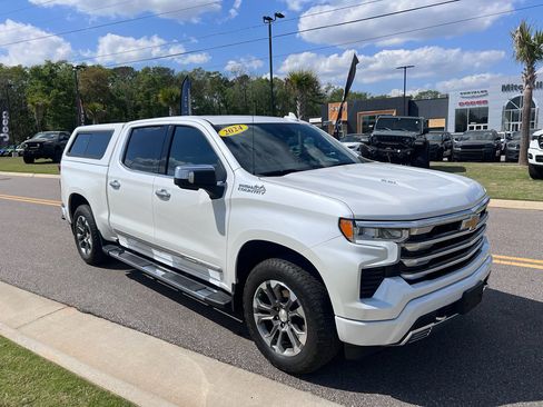 Used 2024 Chevrolet Silverado 1500 High Country w/ Technology Package image 3