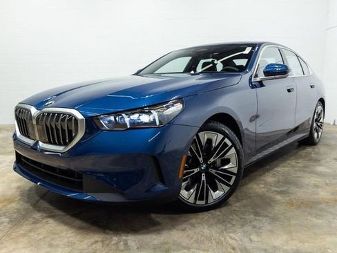 Certified 2026 BMW 530i xDrive AWD/4WD image 11