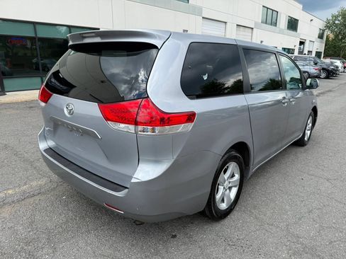 Used 2012 Toyota Sienna LE FWD image 4