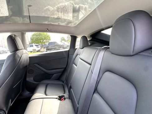Used 2021 Tesla Model Y Long Range AWD/4WD image 25