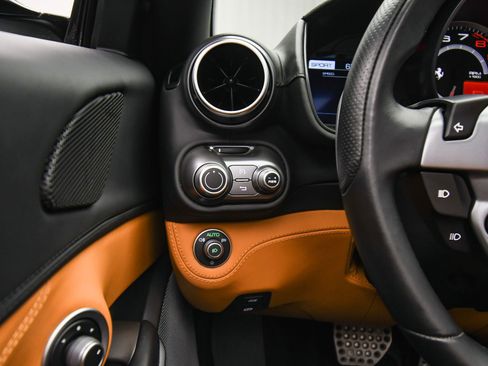 Used 2019 Ferrari Portofino image 41