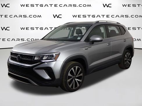 Used 2022 Volkswagen Taos SE FWD image 1