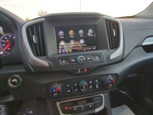 Used 2023 GMC Terrain SLE w/ Driver Convenience Package image 17