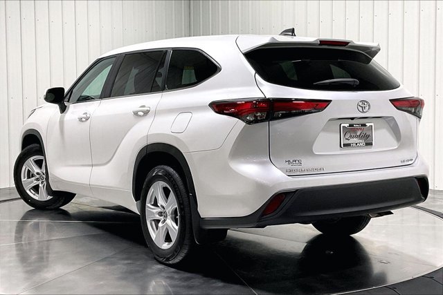Used 2023 Toyota Highlander LE AWD/4WD image 12
