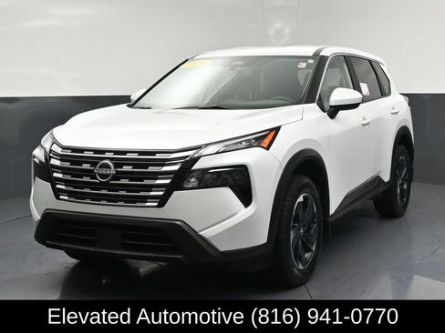 Used 2024 Nissan Rogue SV AWD/4WD image 3