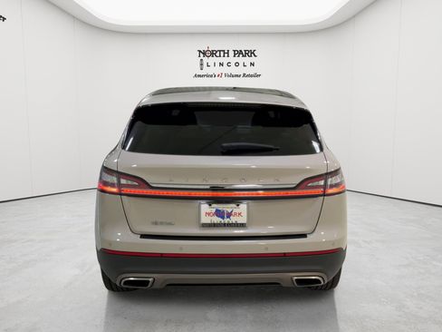 Used 2022 Lincoln Nautilus Reserve FWD image 8