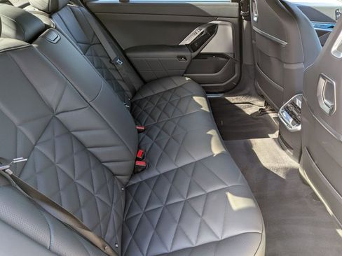 Used 2025 BMW 740i image 21