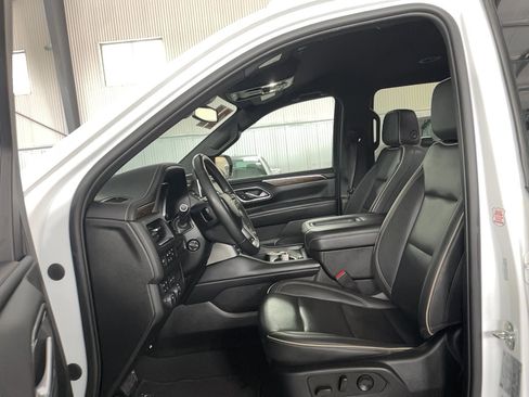 Used 2023 Chevrolet Suburban Premier AWD/4WD image 7