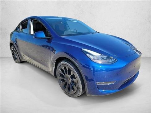 Used 2021 Tesla Model Y Long Range image 3
