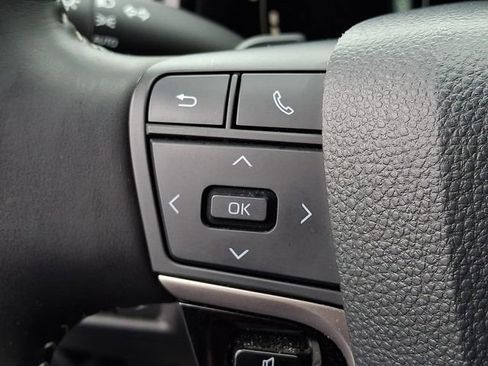 Used 2025 Toyota Camry SE image 17