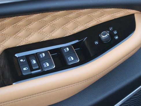 Used 2022 Jeep Grand Cherokee L Summit w/ Luxury Tech Group V image 17