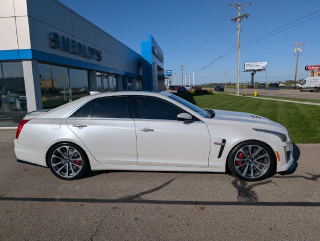 Used 2019 Cadillac CTS V w/ Luxury Package RWD image 2