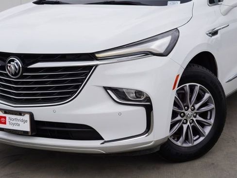 Used 2023 Buick Enclave Essence image 5