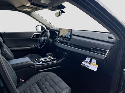 New 2025 Mitsubishi Outlander SE image 33