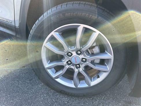 Used 2024 GMC Terrain SLT image 34