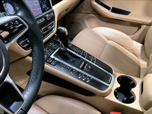 Used 2020 Porsche Macan w/ Premium Package Plus AWD/4WD image 17