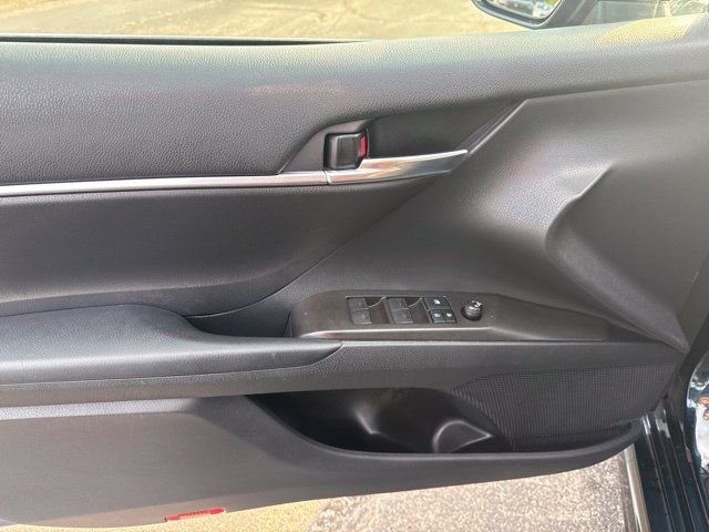 Used 2021 Toyota Camry SE FWD image 21