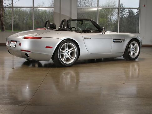 Used 2002 BMW Z8 image 11