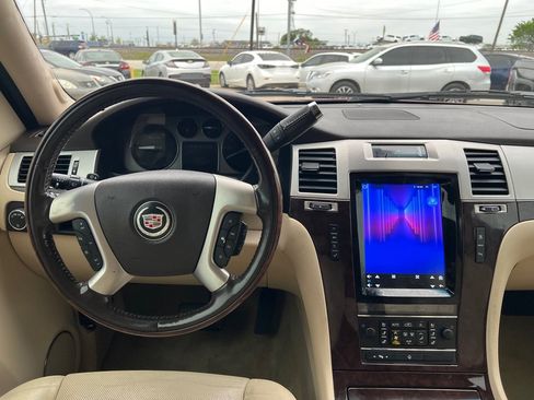 Used 2007 Cadillac Escalade AWD w/ Information Package image 17