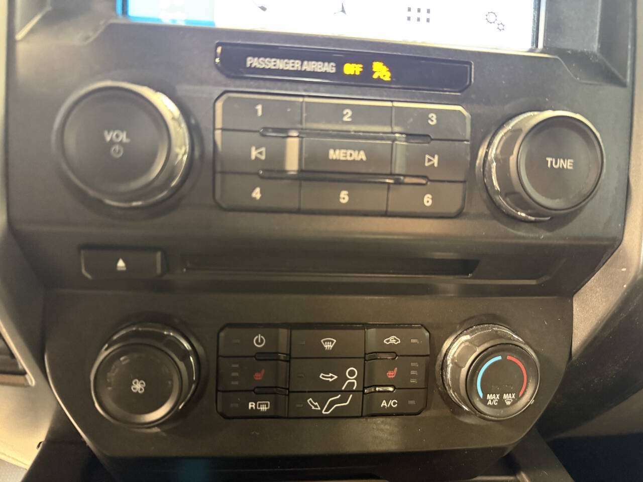 Used 2018 Ford F250 XLT w/ XLT Premium Package AWD/4WD image 13