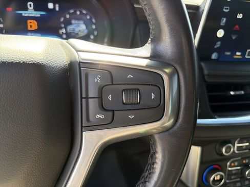 Used 2022 Chevrolet Suburban LT image 27