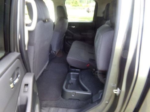 Used 2024 Nissan Frontier SV image 12