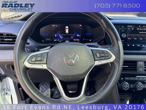 Used 2024 Volkswagen Taos SE AWD/4WD image 4