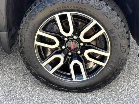 Used 2023 GMC Sierra 1500 AT4 w/ Technology Package AWD/4WD image 6